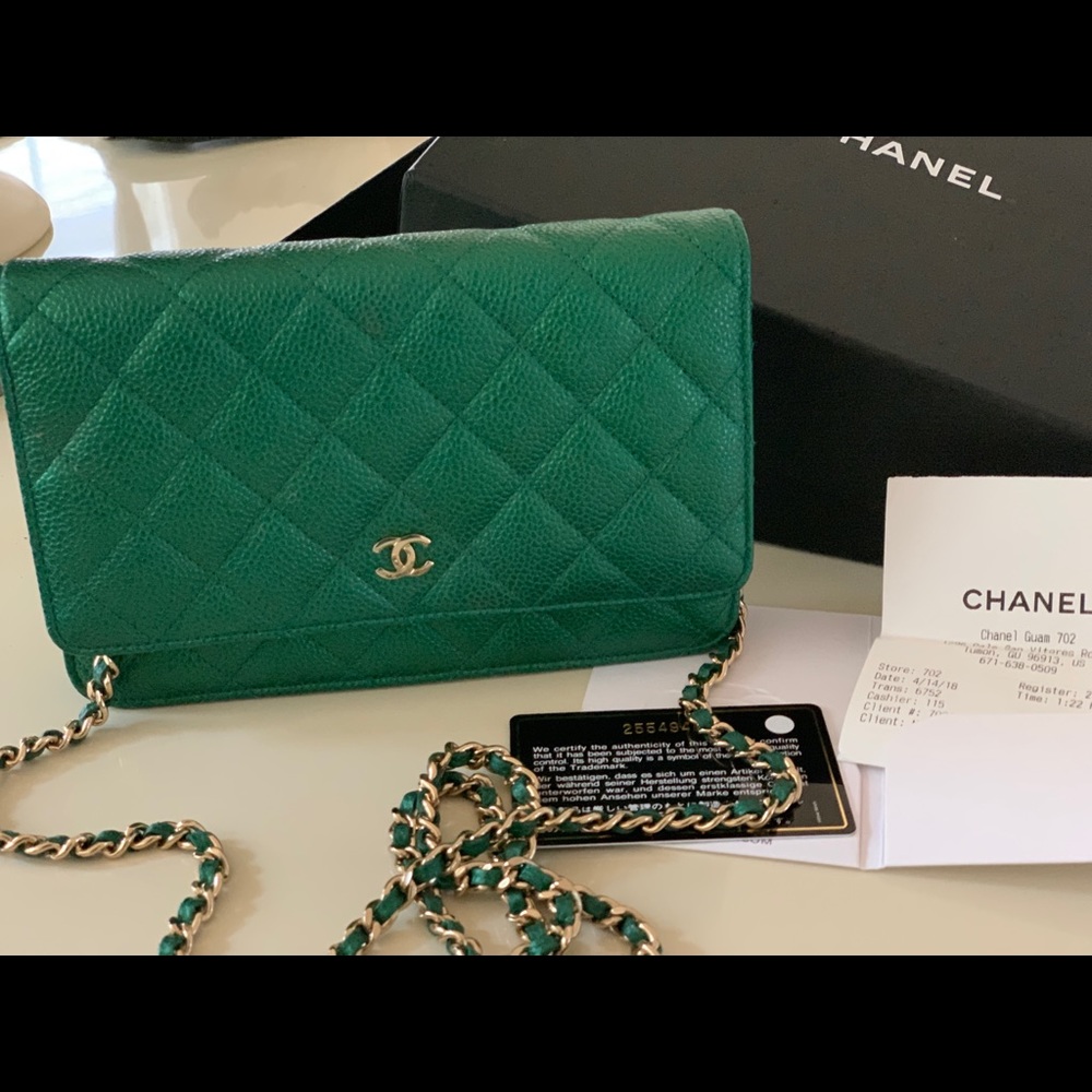 ••SOLD••2017 CHANEL Emerald Green Caviar WOC